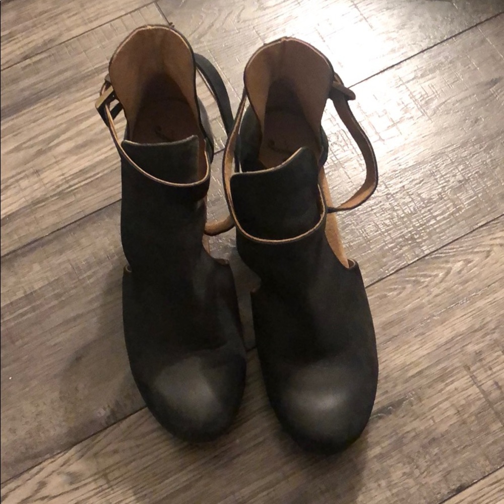 Free People Cedar Clog in Blacks